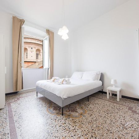 City Center, 2Br, Free Wifi & Netflix By Tilo Genoa Luaran gambar